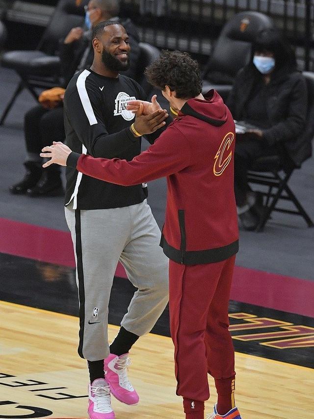 包含欧篮联国际比赛日再迎强敌;洛杉矶湖人外线爆发;主帅态度:引发热议;医务组通报恢复的词条 包含欧篮联国际比赛日再迎强敌;洛杉矶湖人外线爆发;主帅态度:引发热议;医务组通报恢复的词条